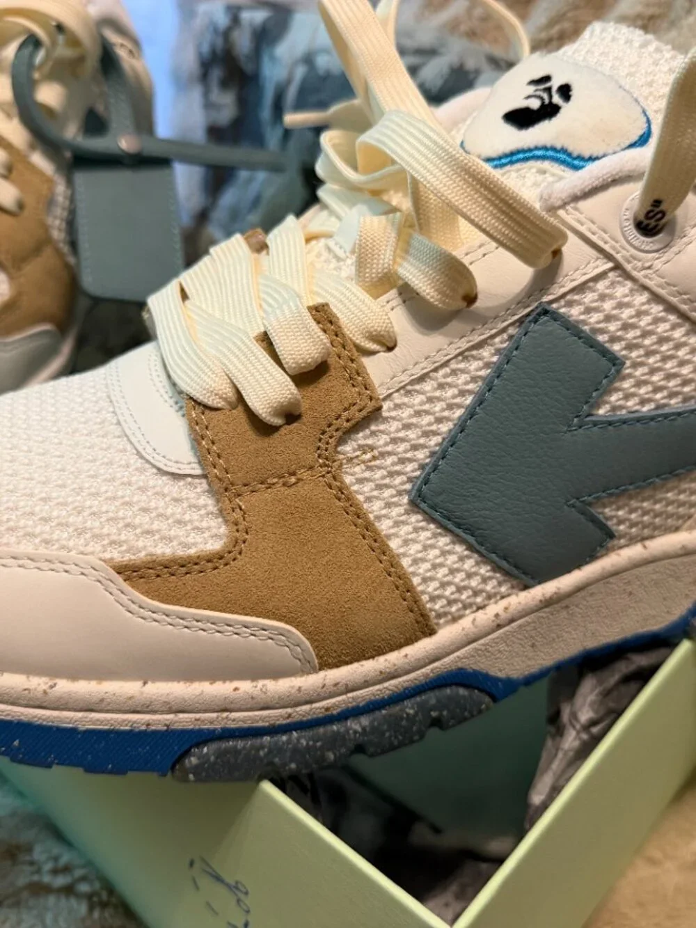 NIB Mens Off White Limited Edition Sneakers White Tan Blue Size 44